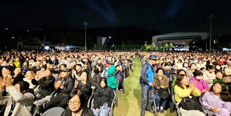 성남종합운동장 보조경기장에서 '2024 성남 드론 라이트쇼 & 뮤직 페스티벌'을 성공적으로 개최 사진(4) ⓒ타임즈
