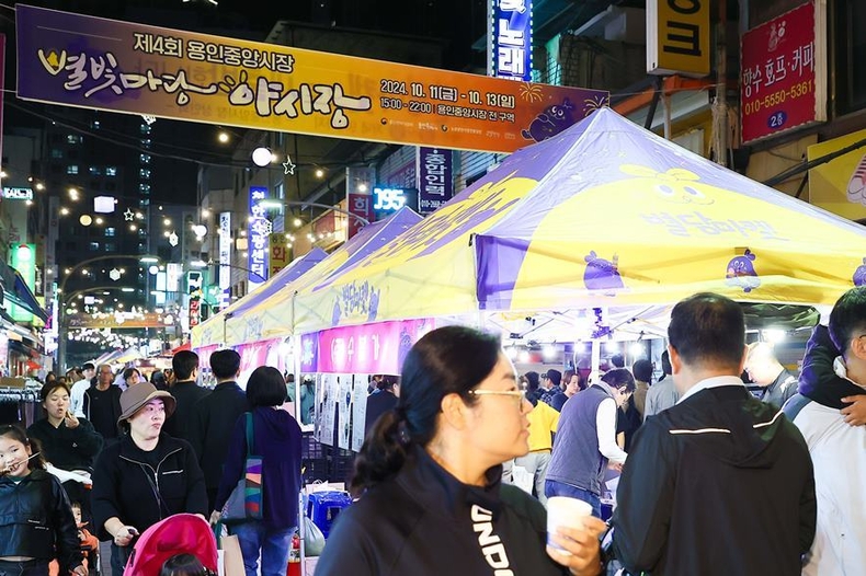 지난 11일 용인중앙시장 별빛마당 야시장에 많은 시민이 찾았다 ⓒ타임즈 