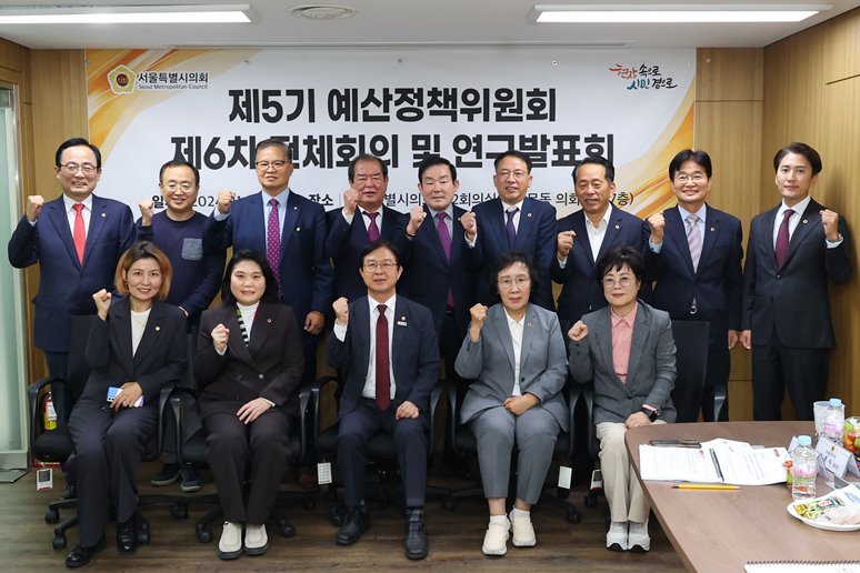 11월 1일(금) 제5기 예산정책위원회 제6차 전체 회의 및 연구발표회를 개최하였다. 이날 회의에서는 예산정책위원회 차기 운영 일정 논의와 연구 발표 주제 및 발표자를 확정하였다. ⓒ타임즈 