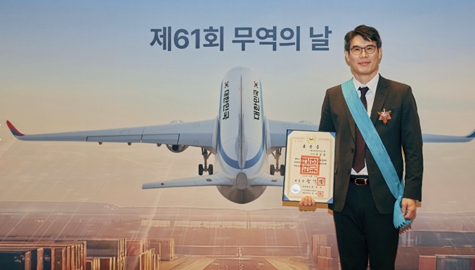 제61회 무역의 날 기념식에서 금탑산업훈장을 받은 SK하이닉스 이상락 부사장 ⓒ타임즈 