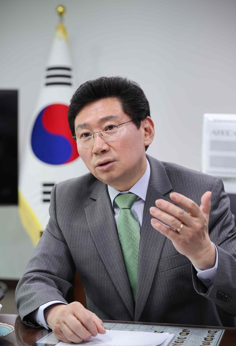 이상일 용인특례시장이 안덕근 산업통상자원부 장관에게 2일 수지구 죽전동 광산개발 허가 반대 입장을 담은 서한문을 보냈다. ⓒ타임즈