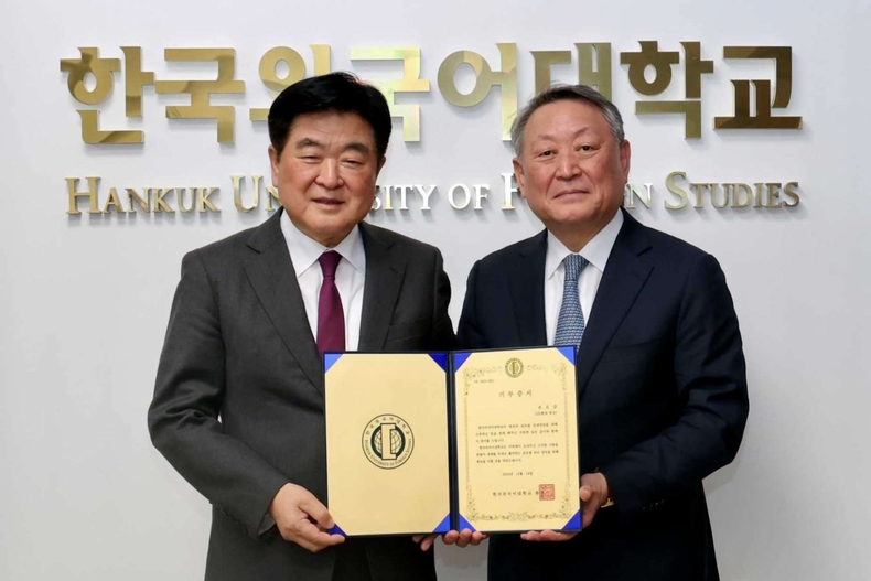 사진.HD현대 권오갑 회장이 19일(목) 후학 양성을 위해 모교인 한국외국어대학교에 사재 2억 원을 발전기금으로 기부했다 ⓒ타임즈