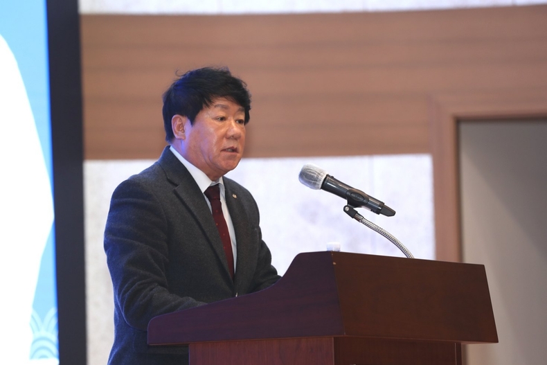 사진1. 2일(목) 신협중앙회관 대강당에서 개최된 2025년 시무식에서 김윤식 신협중앙회장이 신년사를 발표하고 있다(1) ⓒ타임즈
