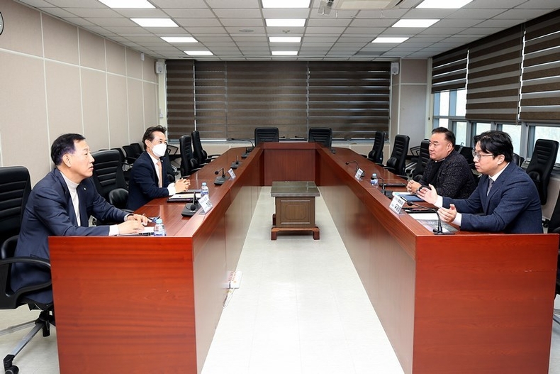 ‘수원도시공사-한국중소기업발전협회 탑동IV 성공을 위한 간담회’가 열렸다. ⓒ타임즈 