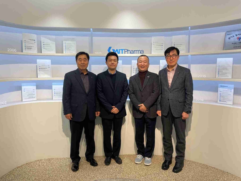 (사진자료) (왼쪽부터) 김홍동 진흥원장_ 김대용 지엔티파마 이사_ 신대현 지엔티파마 실장_ 권현석 진흥원본부장 ⓒ타임즈