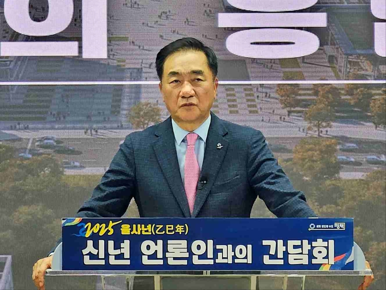 정장선 평택시장은 21일 시청 대회의실에서 열린 2025년 을사년 신년 언론인 간담회(1) ⓒ타임즈