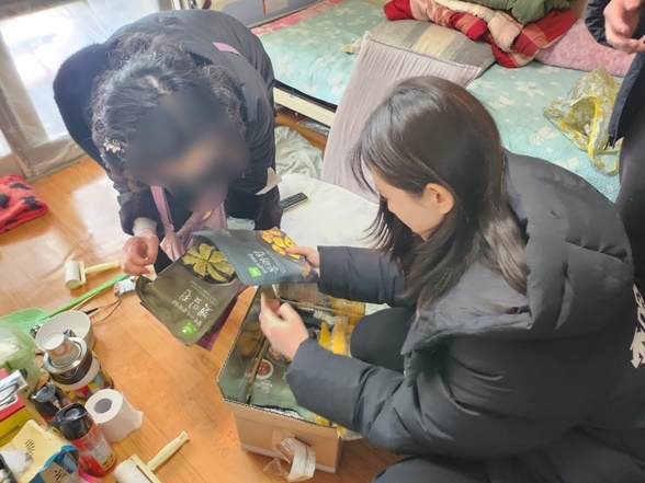1월 24일(금) 설 명절을 맞아 위기 및 취약 노인들을 위한 “설 명절 음식 나눔 행사”를 진행했다. ⓒ타임즈 