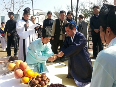 낙생초교 회나무 앞에서 고사 ⓒ타임즈 