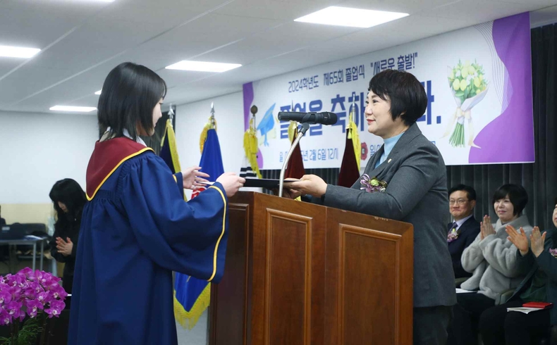 송파구의회 이혜숙 의장 제65회 일신여상 졸업식에 참석 사진(1) ⓒ타임즈