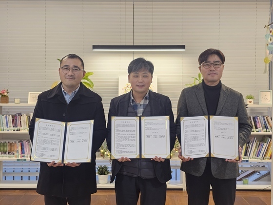  업무협약(MOU) 사진. 따뜻한밥상(왼쪽), 은행종합사회복지관(가운데), 빌랩 콘텐츠 종합상사(오른쪽) ⓒ타임즈 