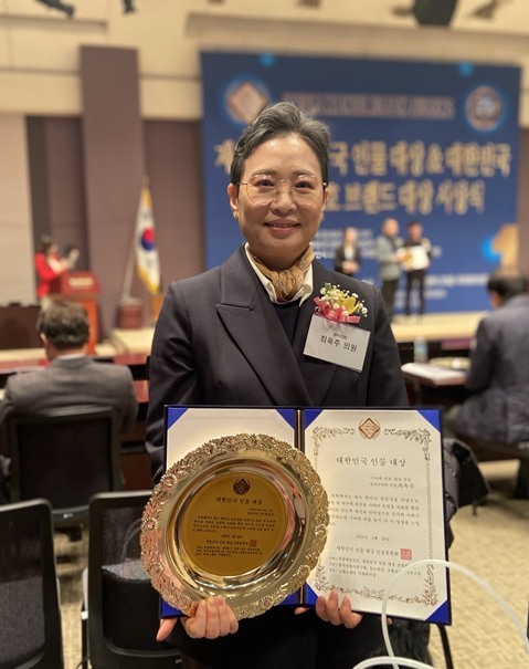 2월 26일 서울 프레스센터 국제회의장에서 열린 ‘제34회 대한민국 인물 대상 & 대한민국 소비자 선호 브랜드 대상’ 시상식에서 대한민국 인물 대상을 수상했다. ⓒ타임즈 
