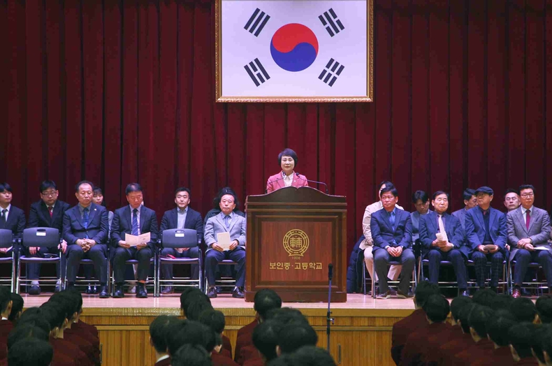 송파구의회(의장 이혜숙)는 3월 4일(화) 10시 송파구 보인고등학교 대주관에서 열린 ‘제84회 보인고등학교 입학식’에 참석(1) ⓒ타임즈
