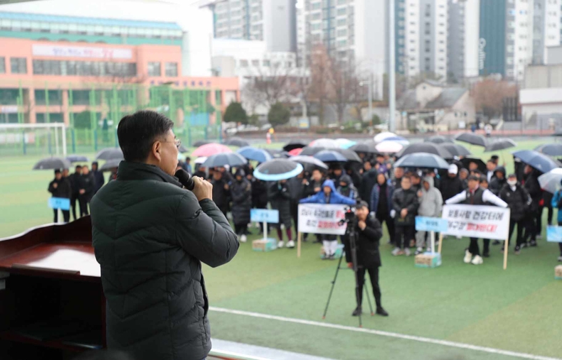 2. 제50회 성남시장배 생활체육 축구대회에서 신상진 성남시장이 인사말을 전하고 있다 ⓒ타임즈