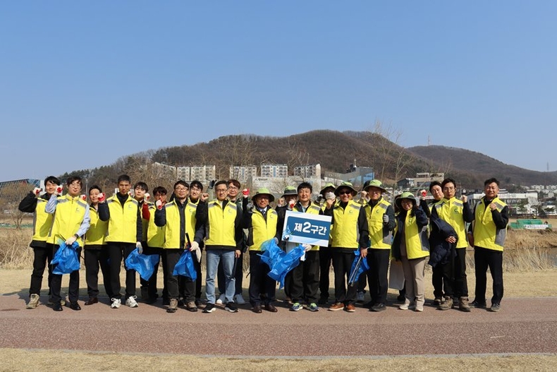 제33회 세계 물의 날을 맞아 열린 기념식과 경안천 클린데이 행사에 참여하여 물 절약을 위한 홍보활동을 펼쳤다고 밝혔다. 2 ⓒ타임즈 