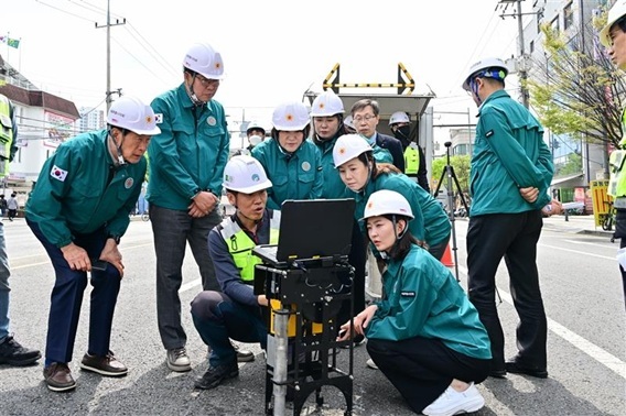 도시안전건설위원회 영등포구 신안산선 철도구간 지반침하 현장점검-② ⓒ타임즈 