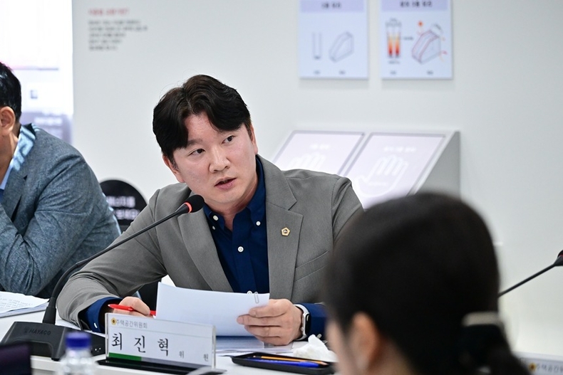 질의하는 최진혁 의원 ⓒ타임즈 