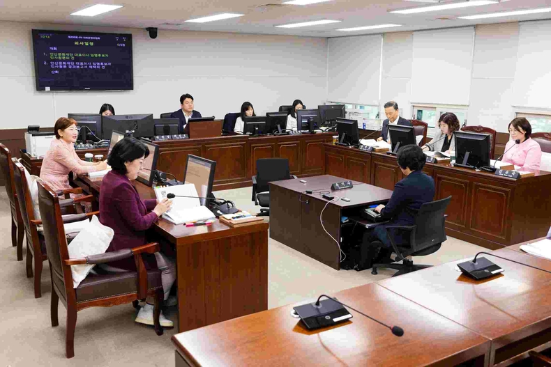 사진 설명: 안산시의회 의회운영위원회가 지난 9일 제296회 임시회 폐회중 회의를 열고 김태훈 안산문화재단 대표이사 임명후보자에 대한 인사청문을 실시했다. 사진은 이날 회의 중 한 장면(2) ⓒ타임즈