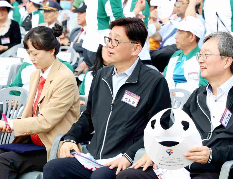 성남시의회 안광림 부의장이 15일 가평군 자라섬 중도에서 열린 제71회 경기도체육대회 2025 가평 개회식에 참석 사진(2) ⓒ타임즈