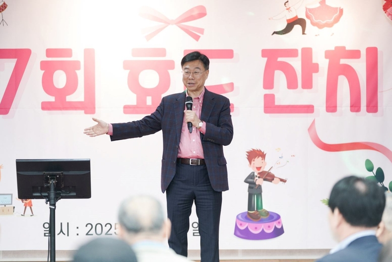 신상진 성남시장이 ‘보통골 효잔치’ 참석해 인사말을 전하고 있다 ⓒ타임즈