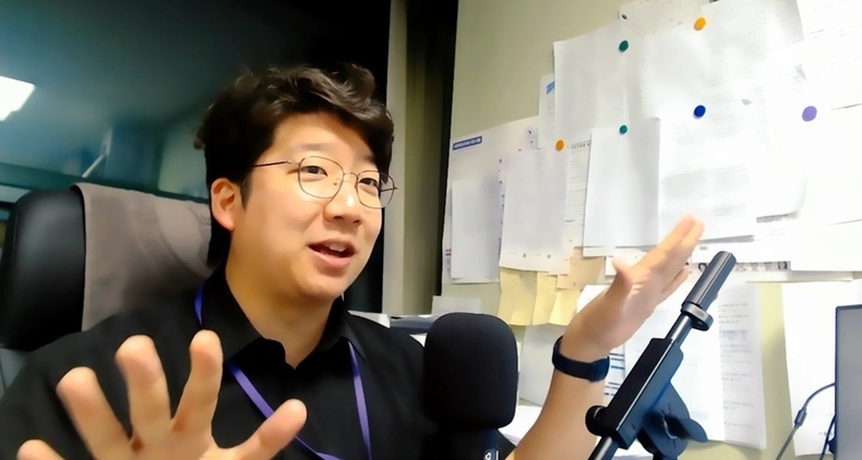 의정보고로 인터넷방송을 진행하는 문성호 의원. 내용과는 무관 ⓒ타임즈 