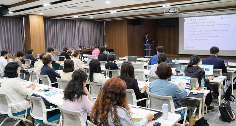 사진2. 충남 사회적 경제 활성화를 위한 협력사업 추진 업무협약에 참석한 관계자들이 세무회계 기초 및 기업 실무 교육을 듣고 있다(2) ⓒ타임즈