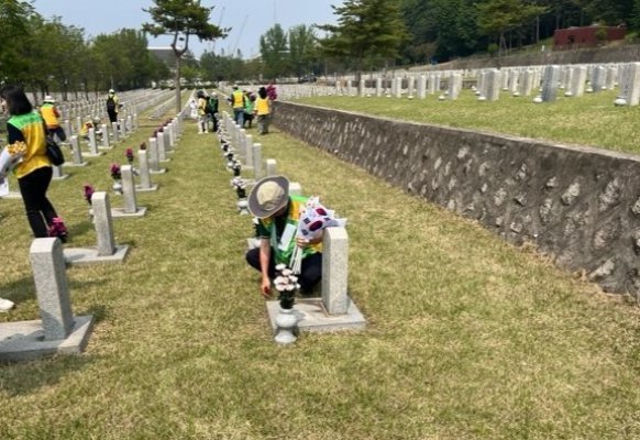 국립현충원 봉사활동 현장사진 ⓒ타임즈