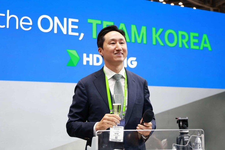 사진1. HD현대 정기선 수석부회장이 28일(수) 부산 벡스코에서 열린 MADEX 2025 리셉션 행사에서 인사말을 하고 있다 ⓒ타임즈