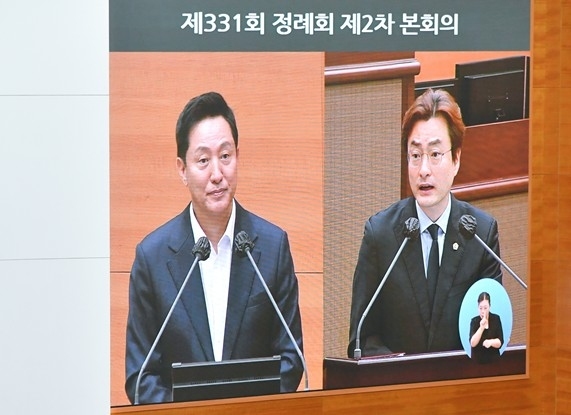11일 제331회 정례회 시정질문에서 서울시 지원이 끊겨 폐국 위기에 몰린 TBS 사태에 대해 오세훈 시장이 그 책임을 시의회로 떠넘기며 시장으로서 리더십을 포기하였다고 비판했다. ⓒ타임즈 