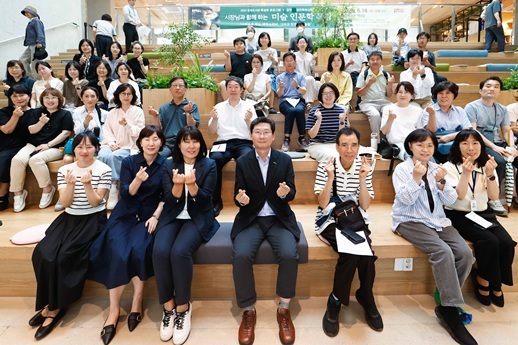 이상일 용인특례시장이 14일 동천도서관에서 그림으로 읽는 셰익스피어, 그리고 인간의 모습들을 주제로 특강을 했다. 3 ⓒ타임즈 