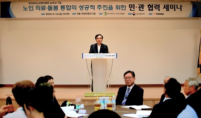 강석주 의원이 축사를 하고 있다. 