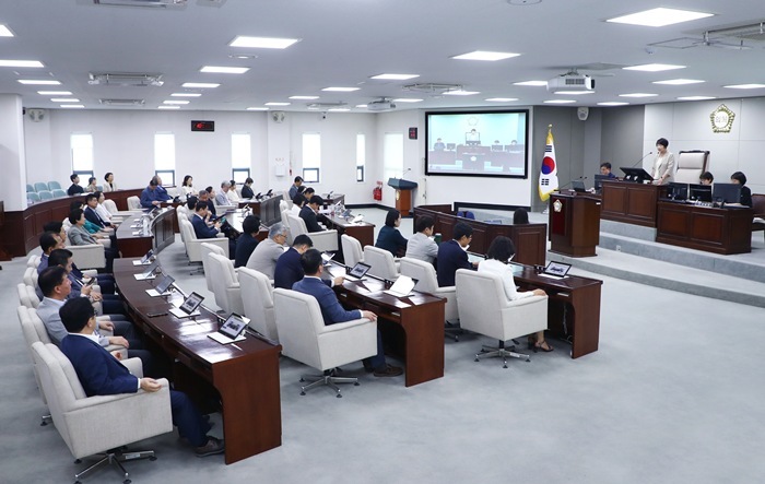 6월 11일(수)부터 시작한 14일간의 모든 회기 일정을 마치고 24일(수) 제3차 본회의를 끝으로 제323회 정례회를 마무리했다. ⓒ타임즈 