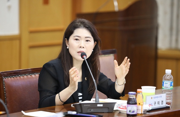 구미경의원이 회의에 참석하여 발언을 하고 있다. ⓒ타임즈 