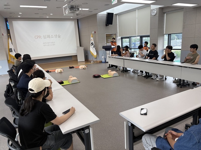 광주시워터파크 야외물놀이시설 개장에 앞서, 지난 7월 2일 광주시 자연채 푸드팜센터 4층 교육장에서 야외물놀이장 근무자를 대상으로 안전교육을 실시했다. ⓒ타임즈 