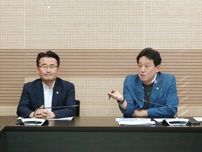 배방고 간담회 사진(안장헌 도의원, 이춘호 시의원) ⓒ타임즈 