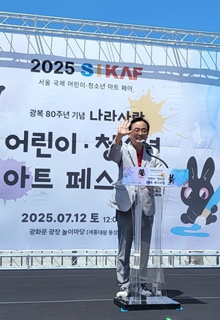  김형재 의원이 12일 개최된 ‘2025 광복 80주년 나라사랑 어린이·청소년 아트 페스티벌’에 참석해 축사를 하고 있다. ⓒ타임즈 