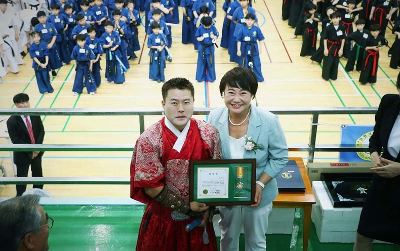 7월 20일(일) 오전 11시, 송파구 체육문화회관에서 해동검도 서울시협회장배 조직위원회 주관으로 열린 ‘제9회 서울시협회장배 해동검도 전국대회’에 참석해 대회의 성공적인 개최를 축하하고 참가자들을 격려했다. ⓒ타임즈 