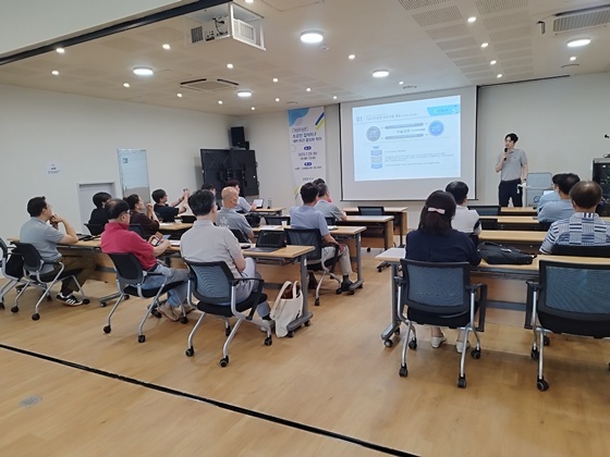용인 소공인 기업 관계자들이 네트워킹 데이 행사에 참여하고 있다 ⓒ타임즈 