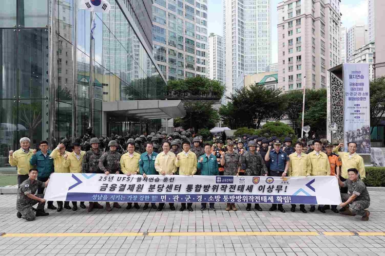 1. 신상진 성남시장이 국가중요시설 테러대비 통합대응훈련에 참석해 참관소감을 전하고 있다(3) ⓒ타임즈