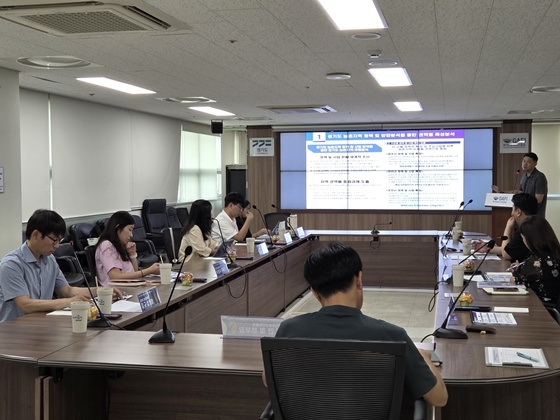 ‘경기도형 구축 최종보고 농촌다움 실현을 위한 성과지표 개발 및 추진체계 구축 연구’ 최종보고회가 개최되어 경기도 농촌 유형화, 방향성 및 지표 제시, 광역단위 재생 추진체계 등 관련 제언 발표 및 자문이 이루어졌다. ⓒ타임즈 