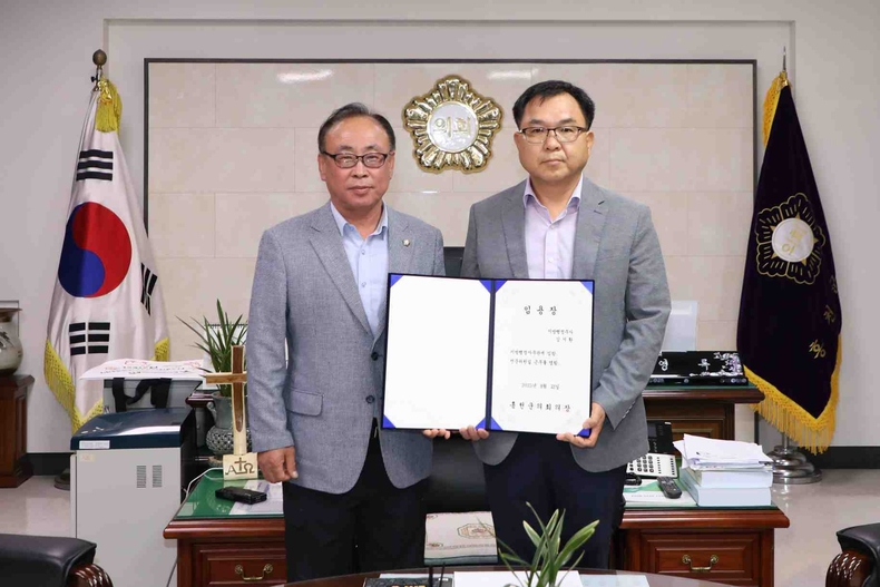홍천군의회, 인사권 독립 이후 첫 사무관 승진 인사 ⓒ타임즈
