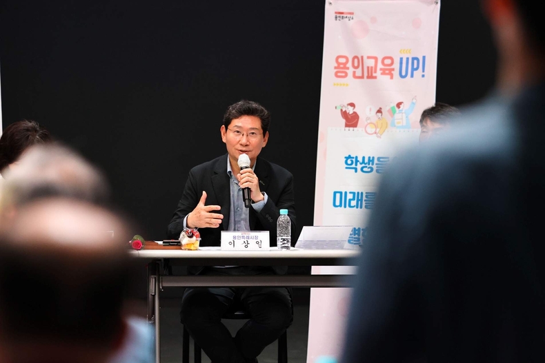 15일 용인미디어센터에서 열린 학교장 간담회에 참석한 이상일 시장이 발언하고 있다(1) ⓒ타임즈