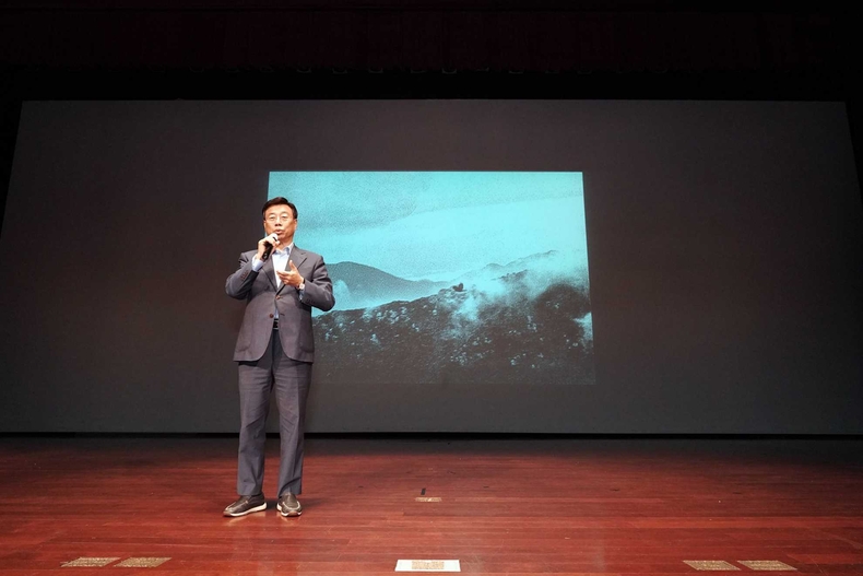 신상진 성남시장이 ‘2025 성남 포토콘서트’에 참석해 인사말을 전하고 있다(1) ⓒ타임즈