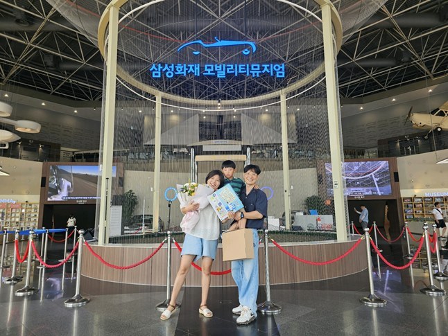 모빌리티뮤지엄 500만번째 관람객인 백명진씨 가족 ⓒ타임즈 