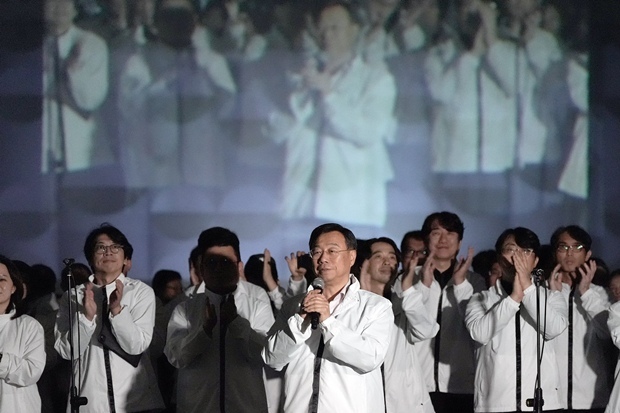 신상진 성남시장이 2025 성남페스티벌 개막식에 참석해 개막을 선언하고 있다 ⓒ타임즈 
