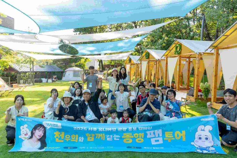 (사진2) 천우희와 함께 걷는 동행 팸투어 단체 기념사진 ⓒ타임즈
