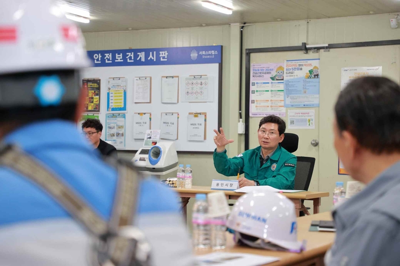 이상일 용인특례시장은 역북2지구 아파트 공사 소음 민원 현장을 찾아 소음 저감 조치 이행 여부를 점검했다(3) ⓒ타임즈