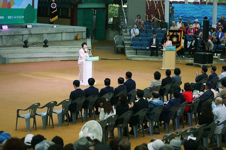 10월 2일(목) 오전 10시 서울놀이마당에서 열린 제29회 노인의 날 기념 송파구 어르신 한마당 행사에 참석하여 어르신들과 함께 뜻깊은 시간을 가졌다. ⓒ타임즈 