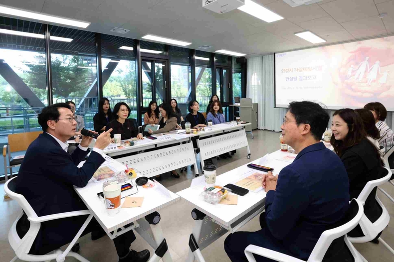 정명근 화성특례시장이 자살예방사업 자문(컨설팅) 결과보고회에서 당부발언을 하고 있다(2) ⓒ타임즈