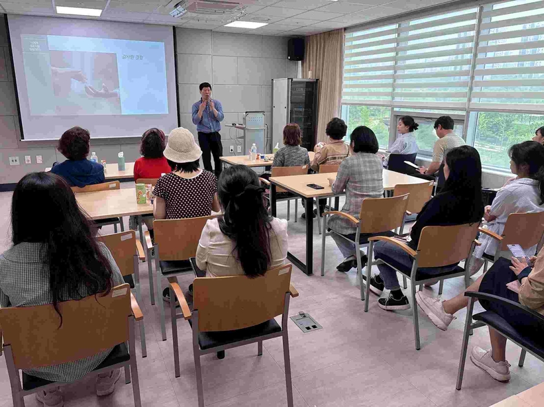 전지훈 동료 지원 활동가가 26일 화성시자살예방센터에서 자살 유족 전문가 교육을 하고 있다(3) ⓒ타임즈