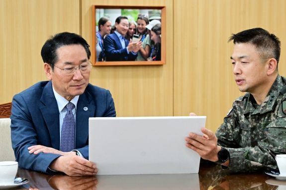 유정복 인천시장, 17사단장과 인천 안보태세 점검